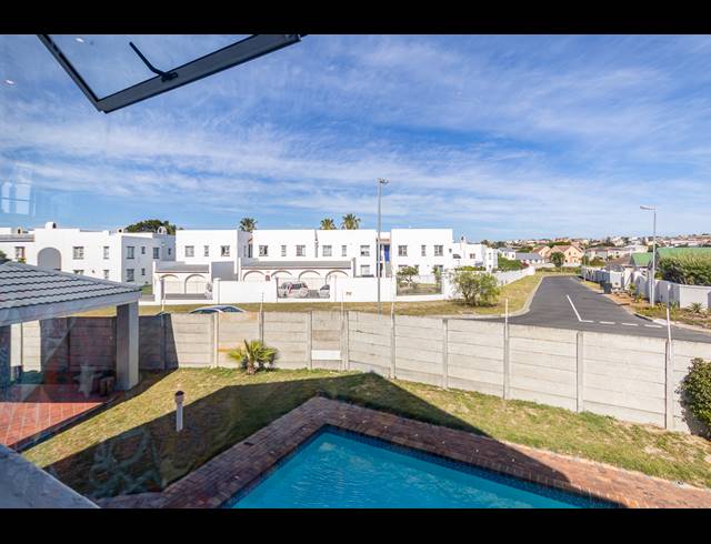 2 BEDROOM APARTMENT FOR SALE IN WEST BEACH